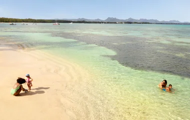 Familia en la playa.