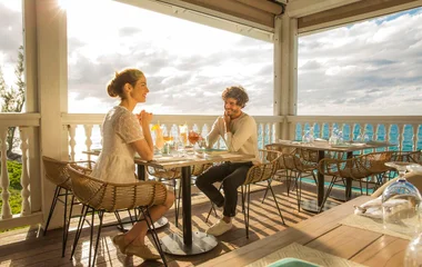 couple eating dinner