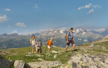 Família fazendo excursão em Serre Chevalier