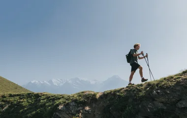 L'esperienza di hiking sulle montagne intorno a Pragelato Sestriere nella Val Troncea