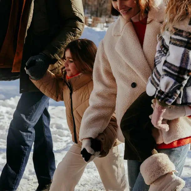 משפחה בחופשת סקי