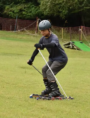 Grass skiing