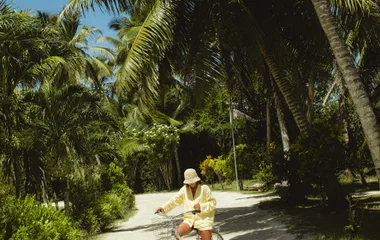 La Digue à vélo, entre bloc de granit et lagon cristallin