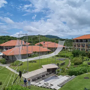 Flying Trapeze School with circus activities (from 1 May to 31 October)