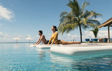 yoga dans la piscine