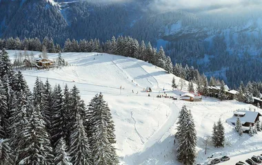 La montagne enneigée de Villars, Suisse